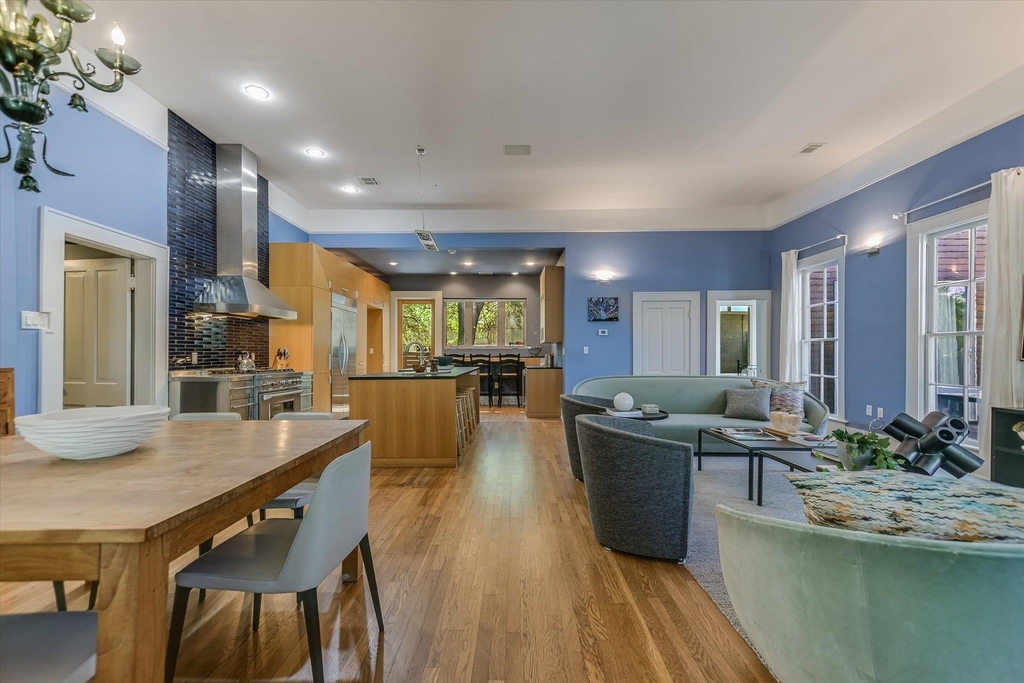 2109 Nickerson St - Photo 1