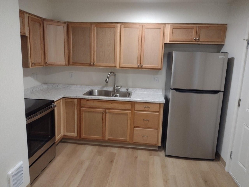 450 J St - Photo 7