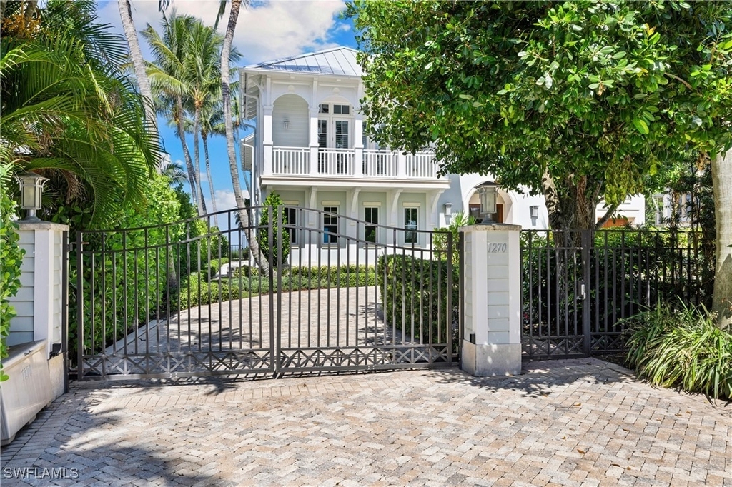 1270 Gulf Shore Boulevard S - Photo 4