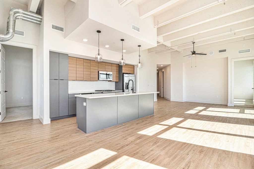 1801 Smith Street - Photo 3