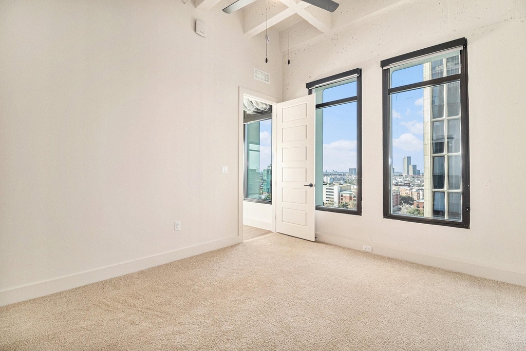 1801 Smith Street - Photo 12