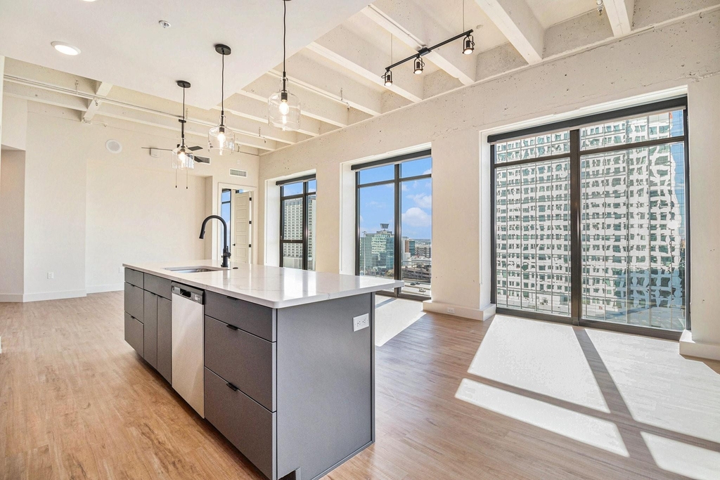 1801 Smith Street - Photo 5