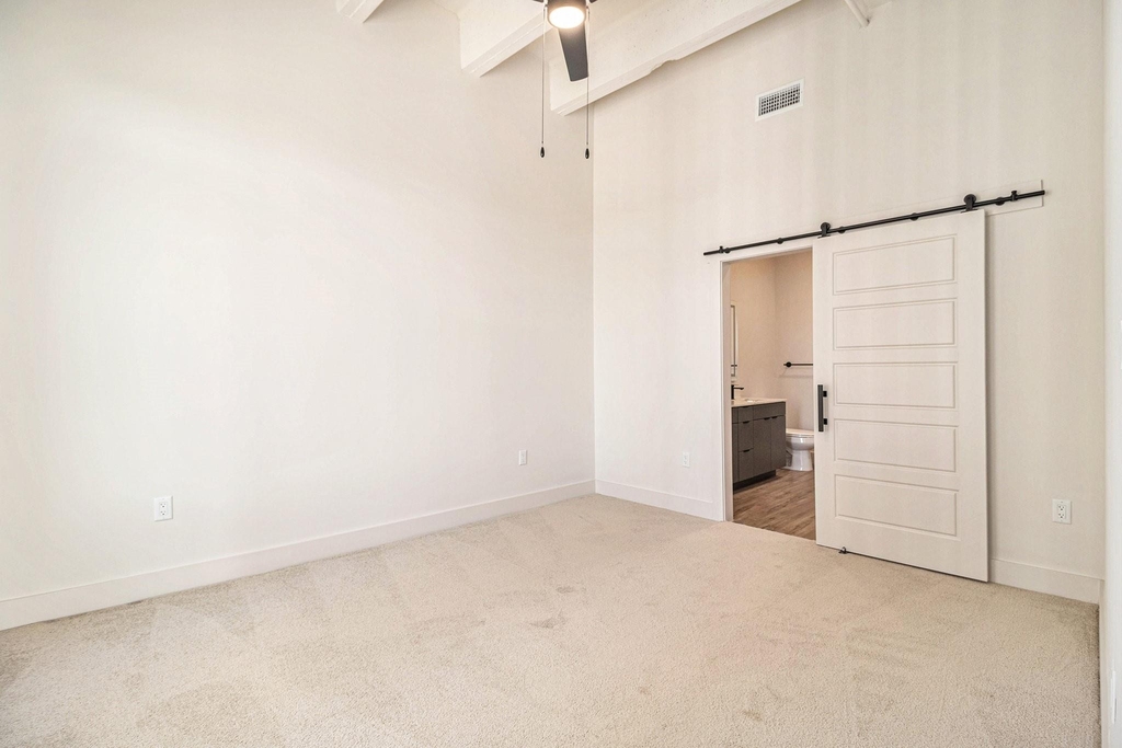 1801 Smith Street - Photo 11