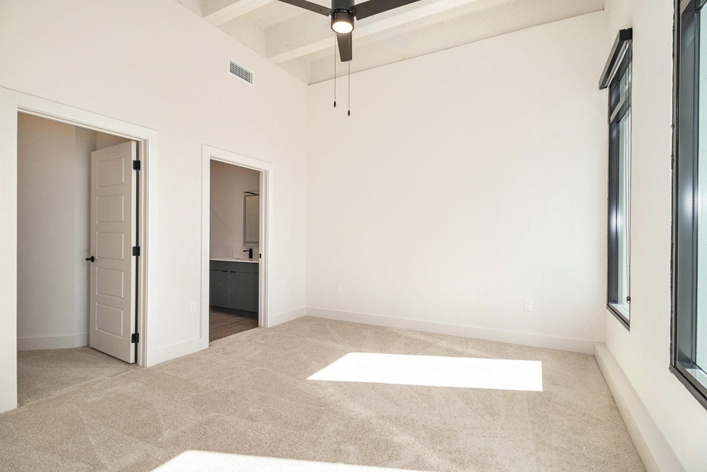 1801 Smith Street - Photo 6