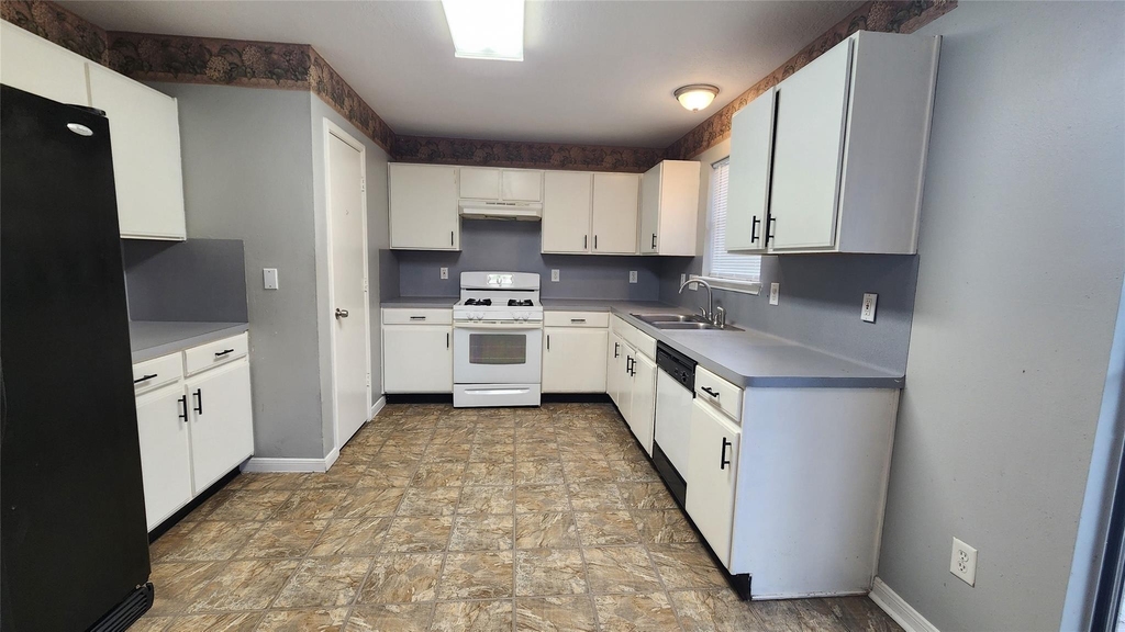 7800 Summer Place Drive - Photo 9