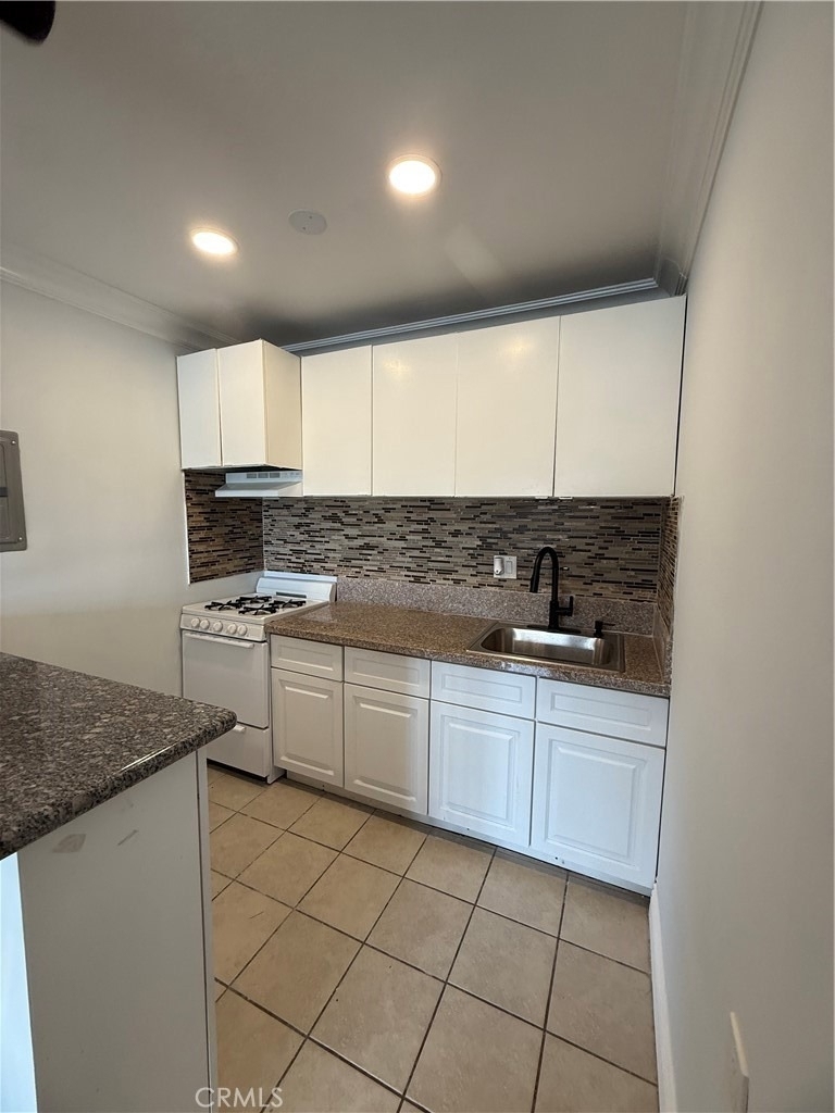9031 Phyllis Avenue - Photo 4