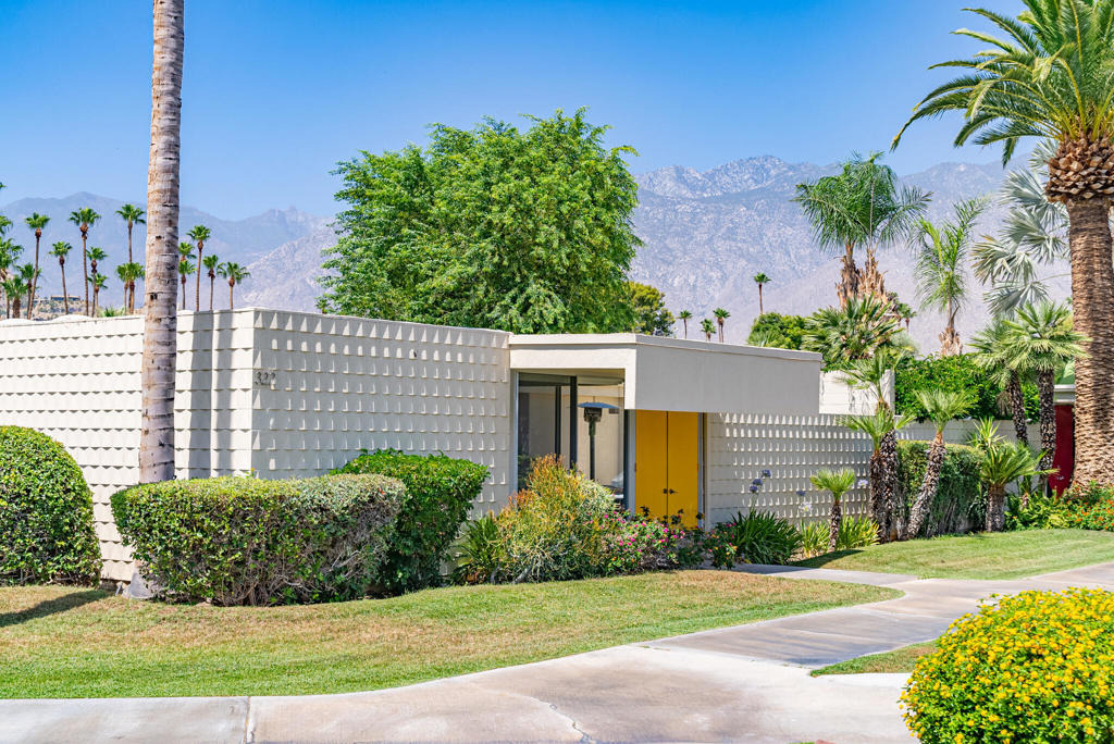 322 Desert Lakes Drive - Photo 1