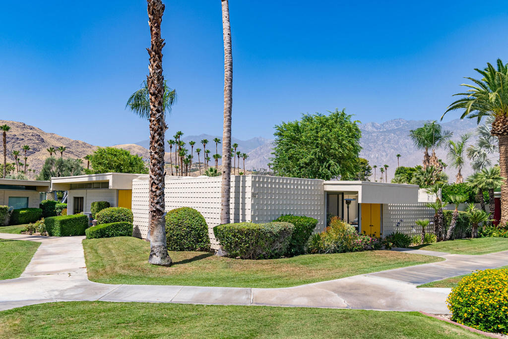 322 Desert Lakes Drive - Photo 0