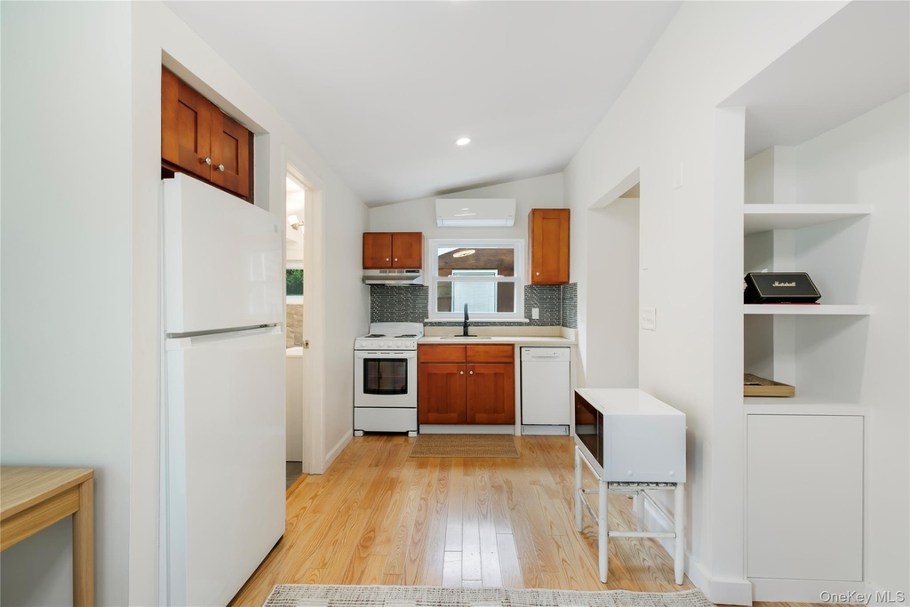 61 Squires Avenue - Photo 3