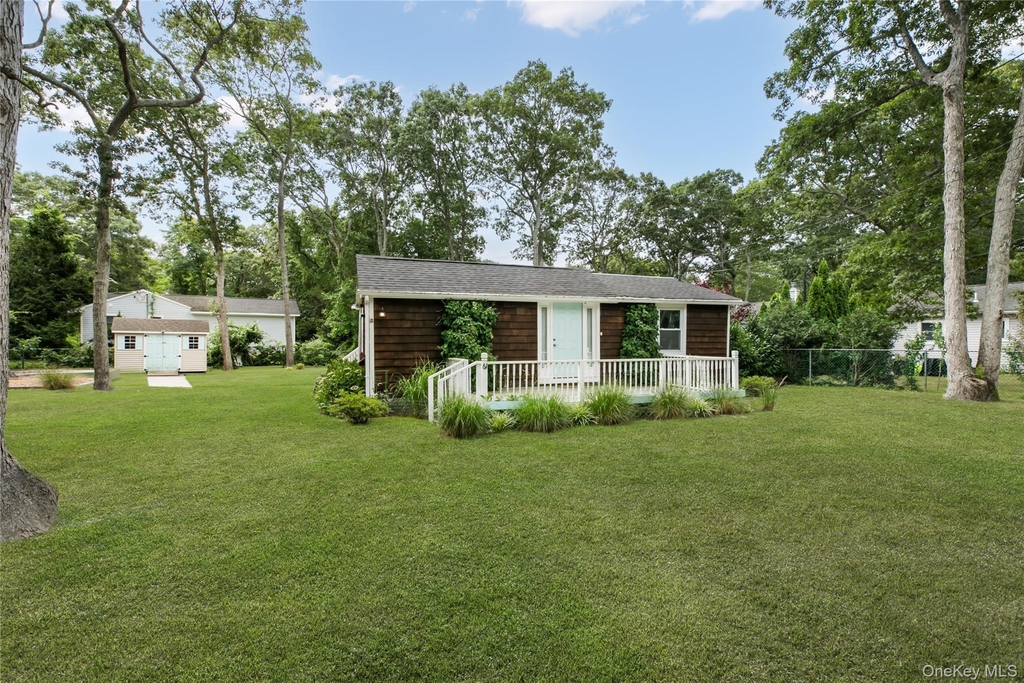61 Squires Avenue - Photo 0