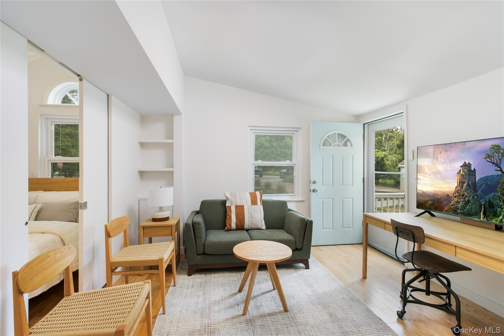 61 Squires Avenue - Photo 4