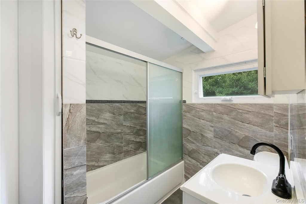 61 Squires Avenue - Photo 5