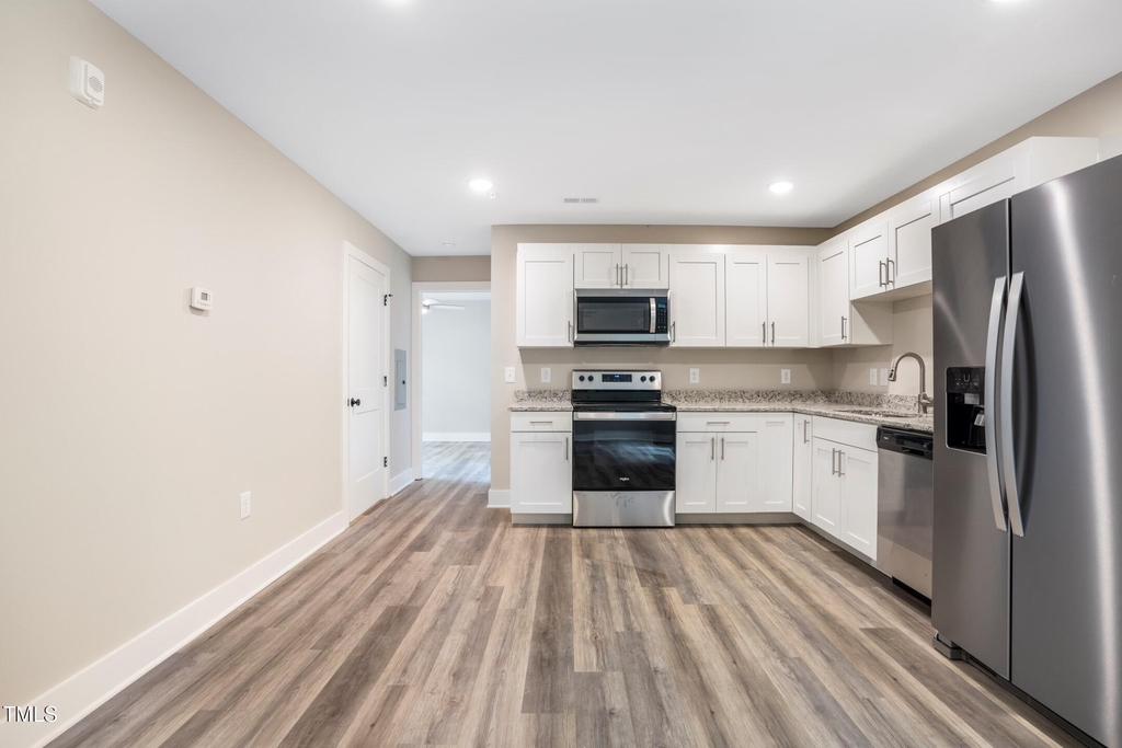 303 Linwood - Photo 3