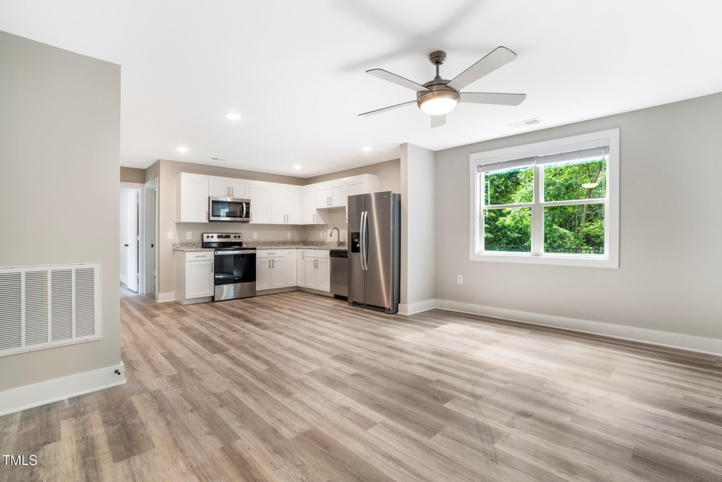 303 Linwood - Photo 6