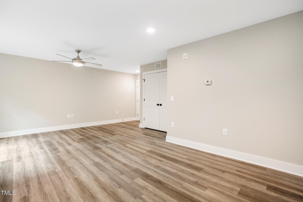 303 Linwood - Photo 13