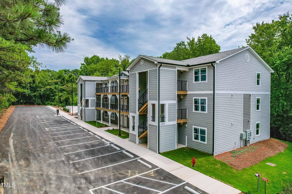 303 Linwood - Photo 15