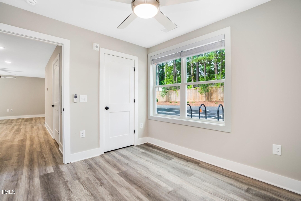 303 Linwood - Photo 9