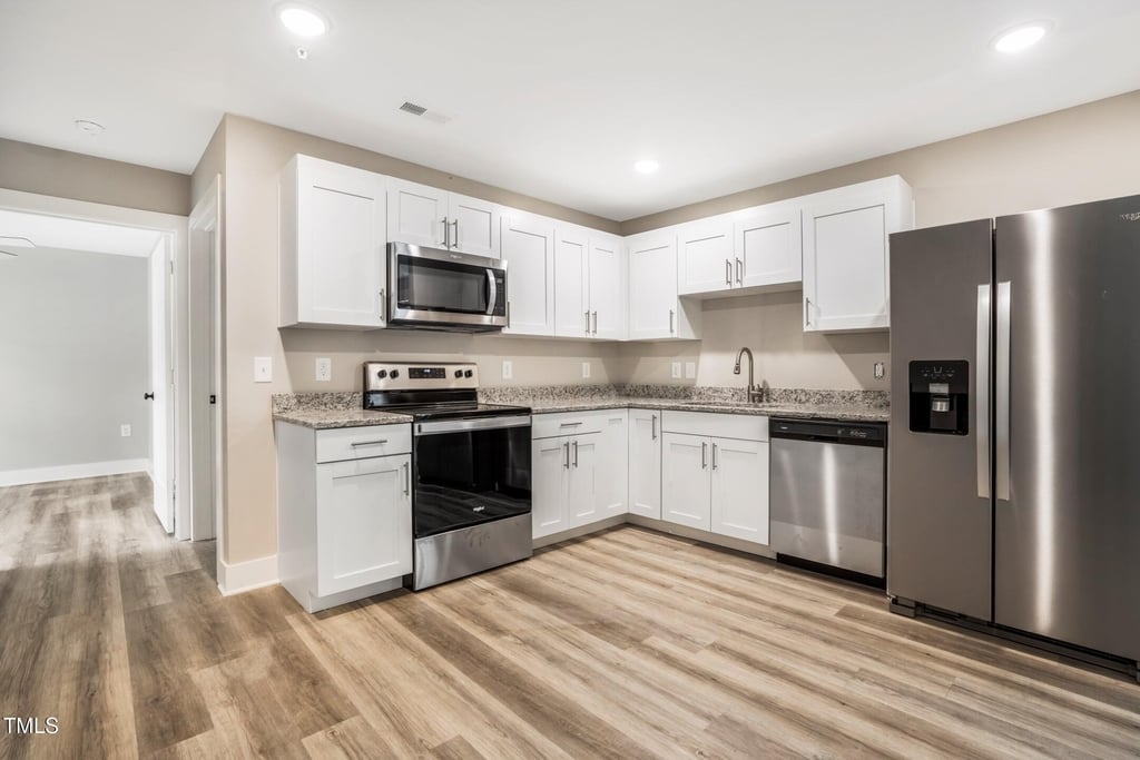 303 Linwood - Photo 2