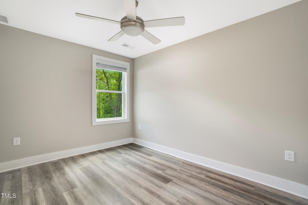 303 Linwood - Photo 10