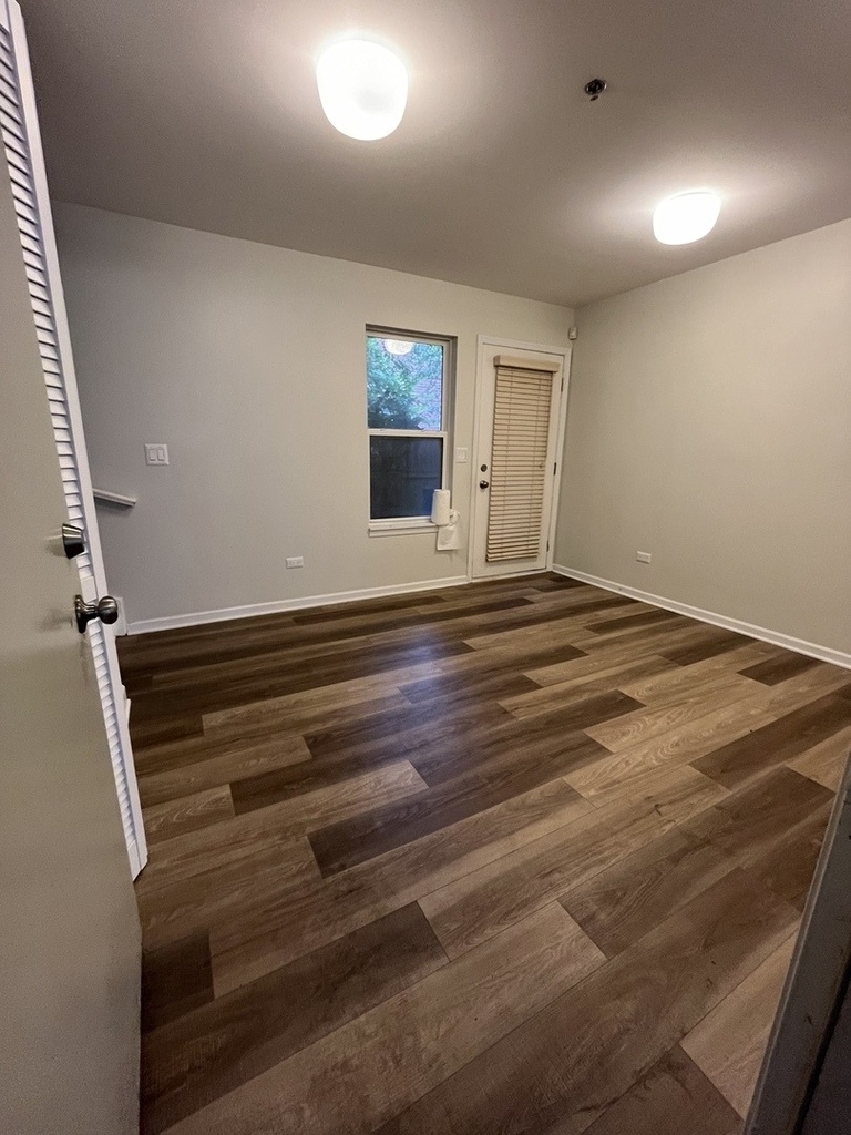 3951 W Ainslie Street - Photo 2