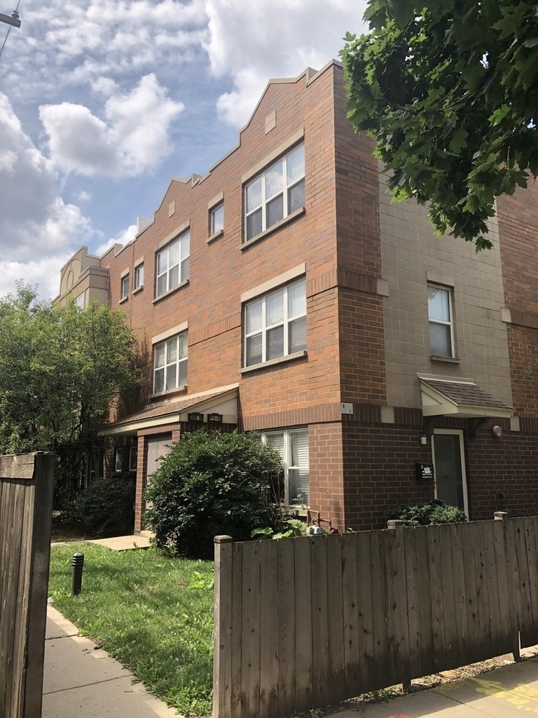 3951 W Ainslie Street - Photo 0