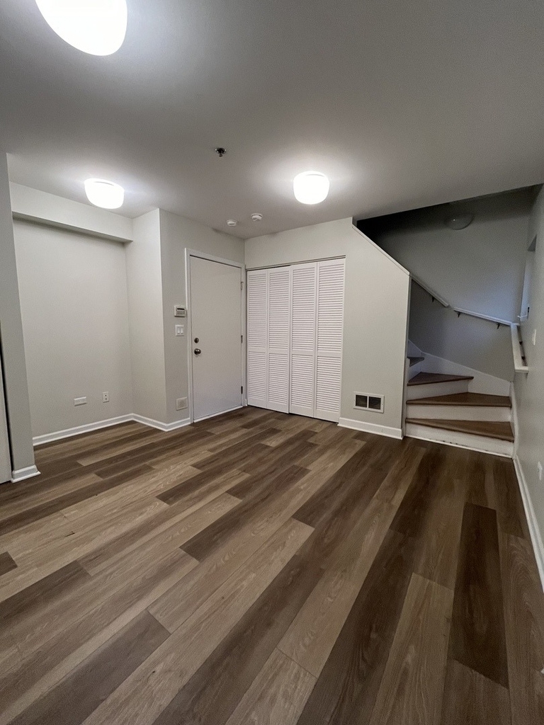 3951 W Ainslie Street - Photo 1