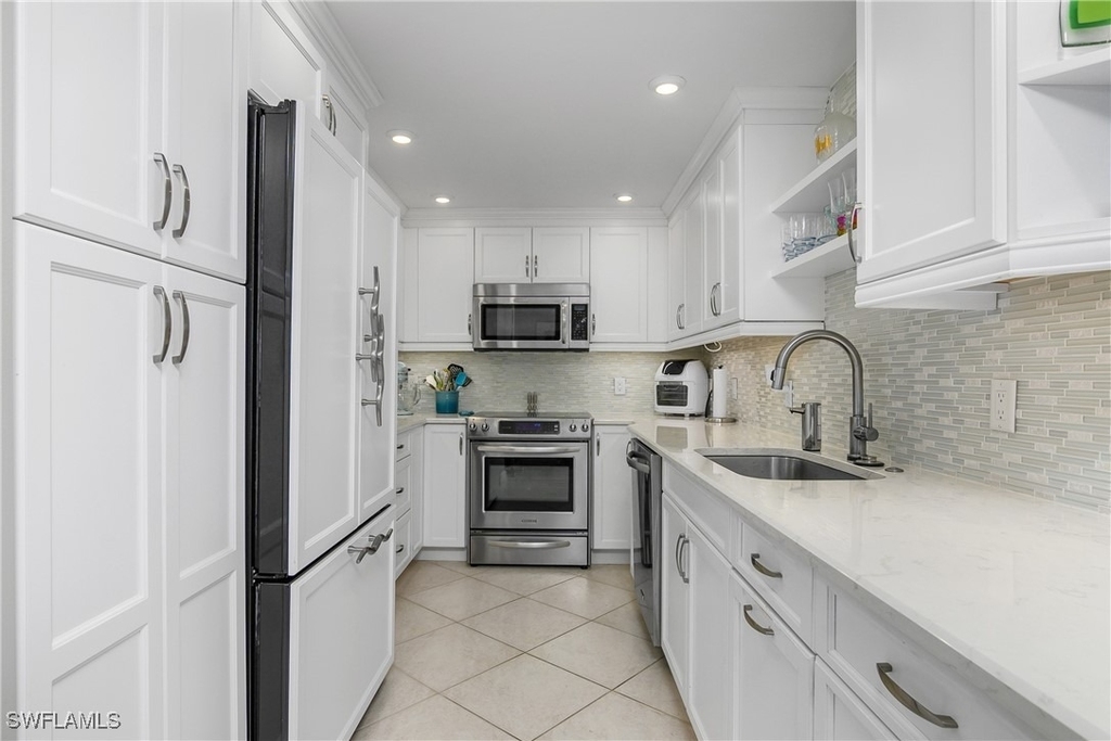 4005 Gulf Shore Boulevard N - Photo 10