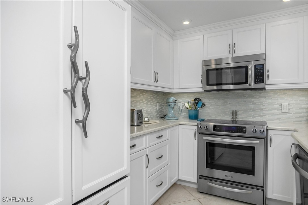 4005 Gulf Shore Boulevard N - Photo 12