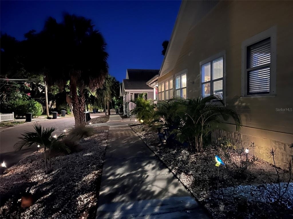 1137 Highland Street S - Photo 1