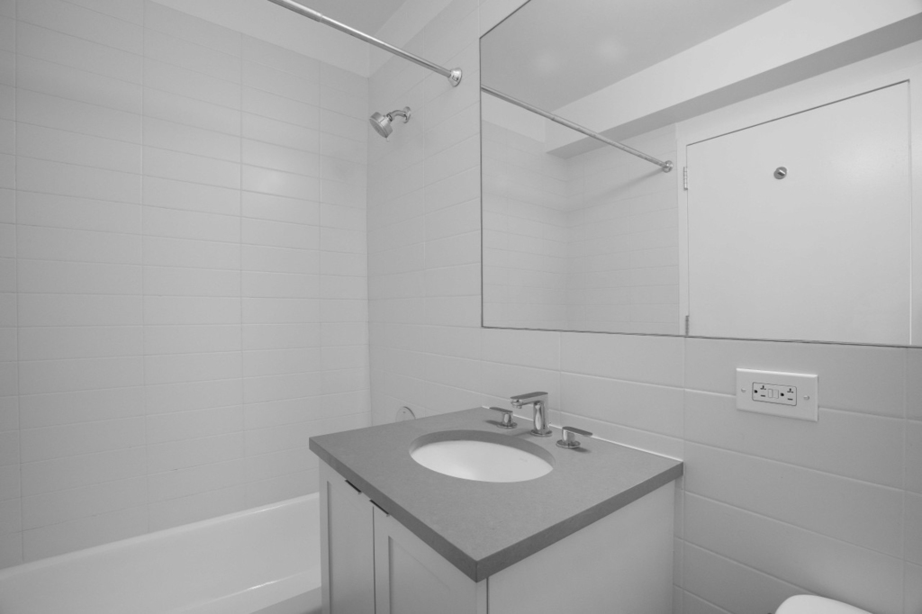 420 West 42nd Street - Photo 4