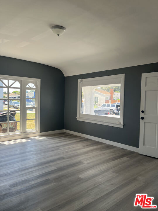 602 N Sloan Avenue - Photo 2