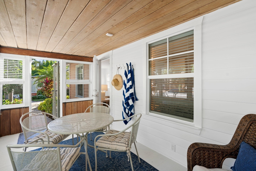 118 Se 7th Avenue - Photo 1