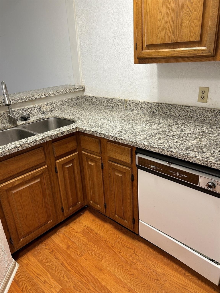 2213 S Braeswood Boulevard - Photo 6