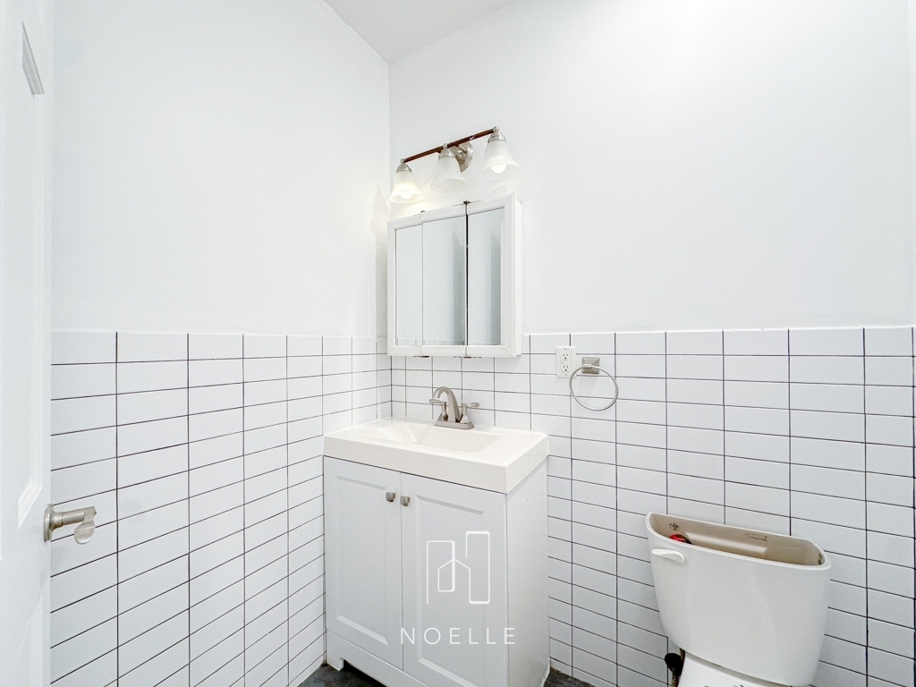 295 Wyckoff Avenue - Photo 4