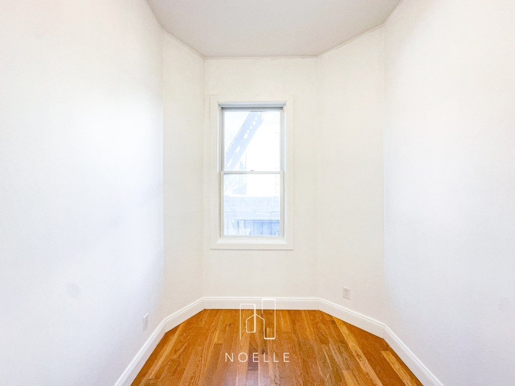295 Wyckoff Avenue - Photo 2