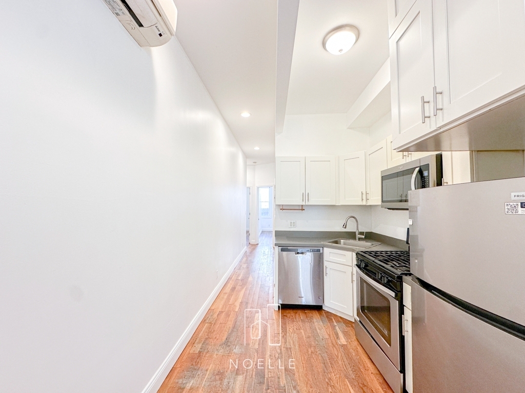 295 Wyckoff Avenue - Photo 0