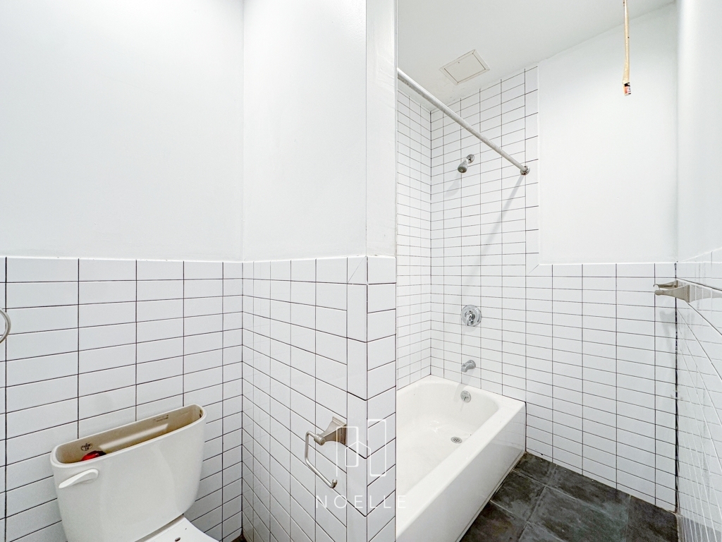 295 Wyckoff Avenue - Photo 5