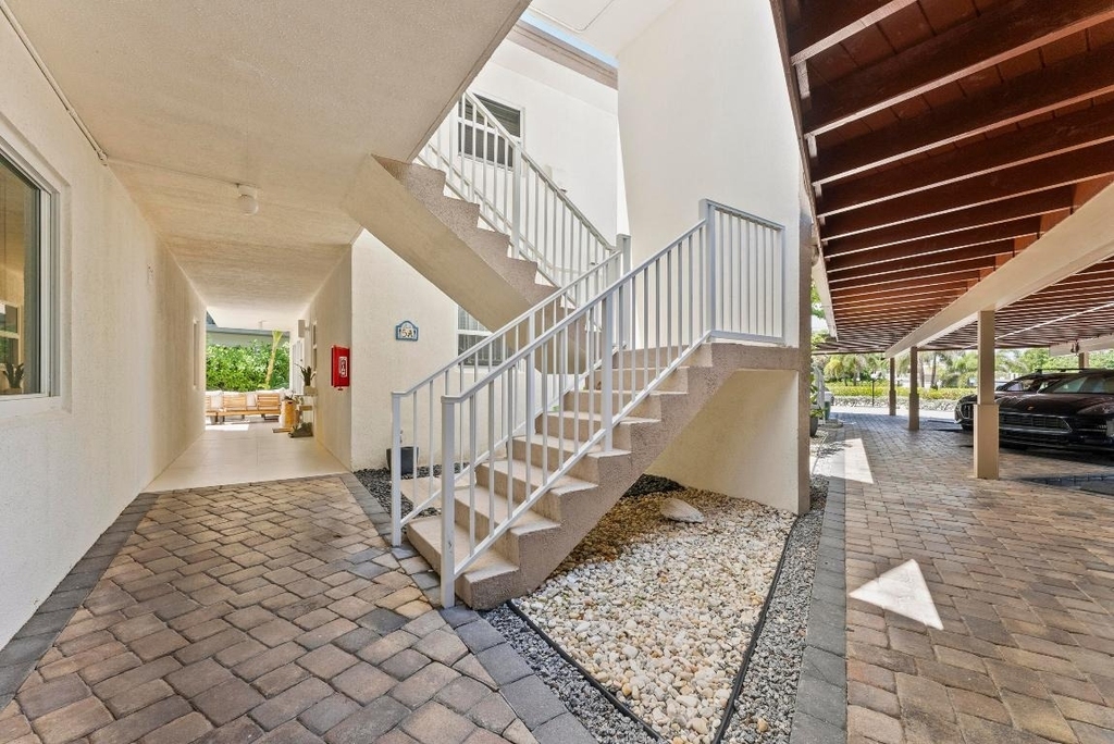 1203 Hillsboro Mile - Photo 23