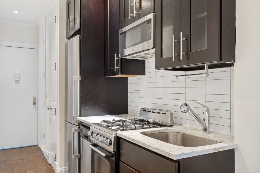 329 Union Street - Photo 0