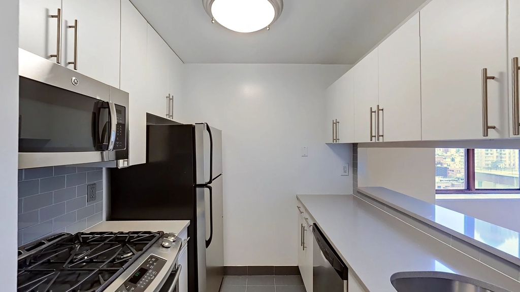260 W 52nd Street - Photo 0