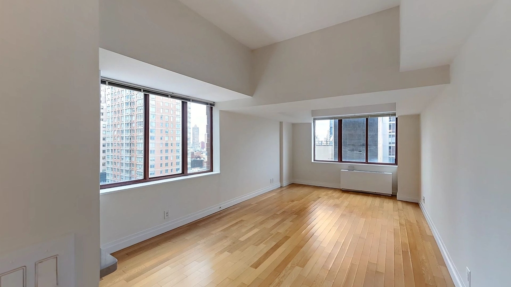 260 W 52nd Street - Photo 1