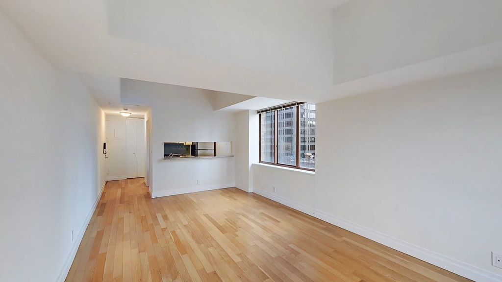 260 W 52nd Street - Photo 2
