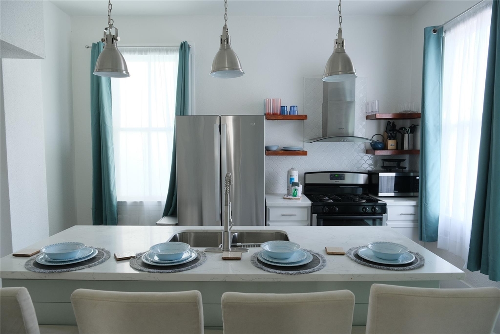 2310 33rd Street - Photo 2