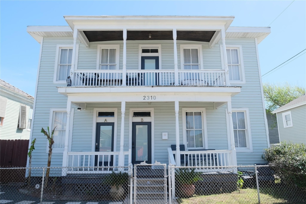2310 33rd Street - Photo 1
