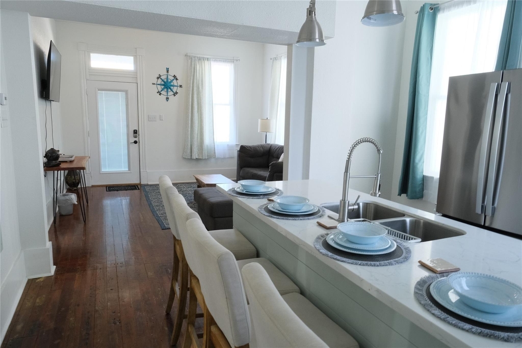 2310 33rd Street - Photo 3