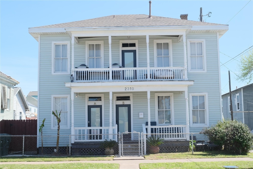 2310 33rd Street - Photo 0