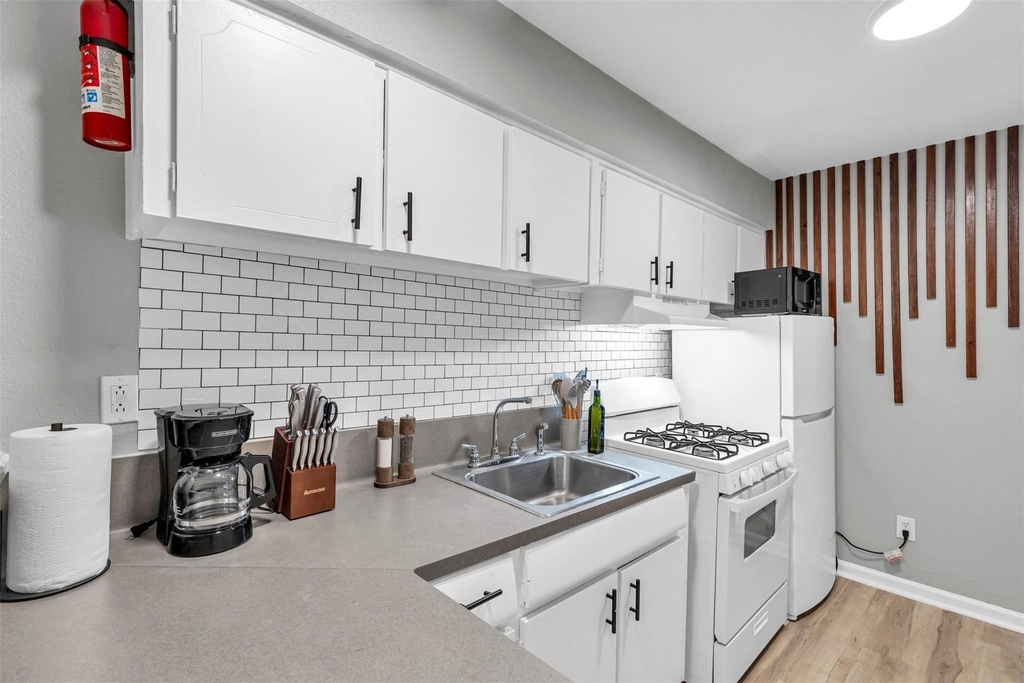 1840 Richmond Avenue - Photo 6