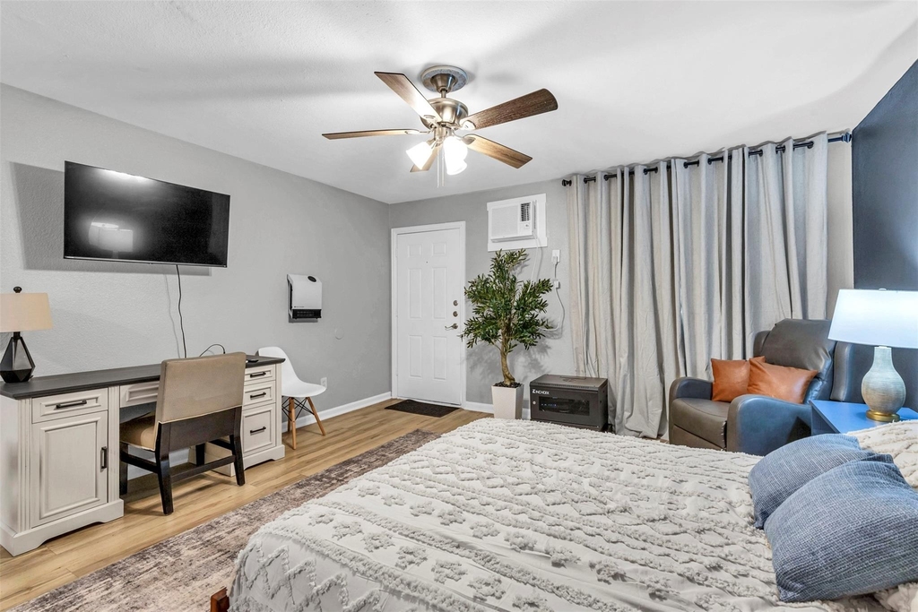 1840 Richmond Avenue - Photo 4