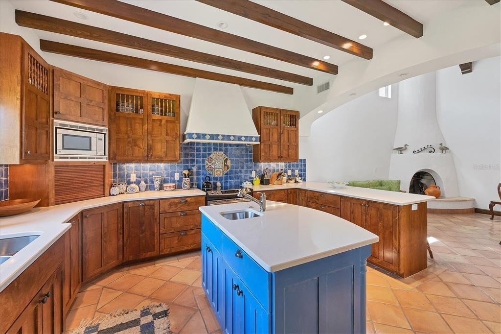 1021 10th Street W - Photo 11