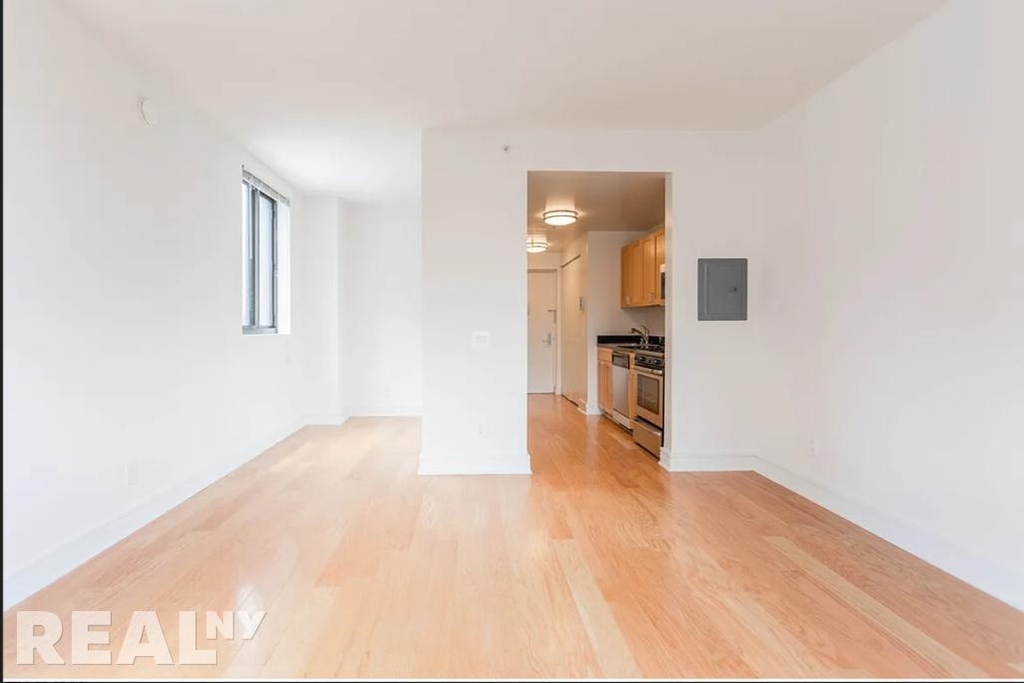 W 96th St - Photo 0
